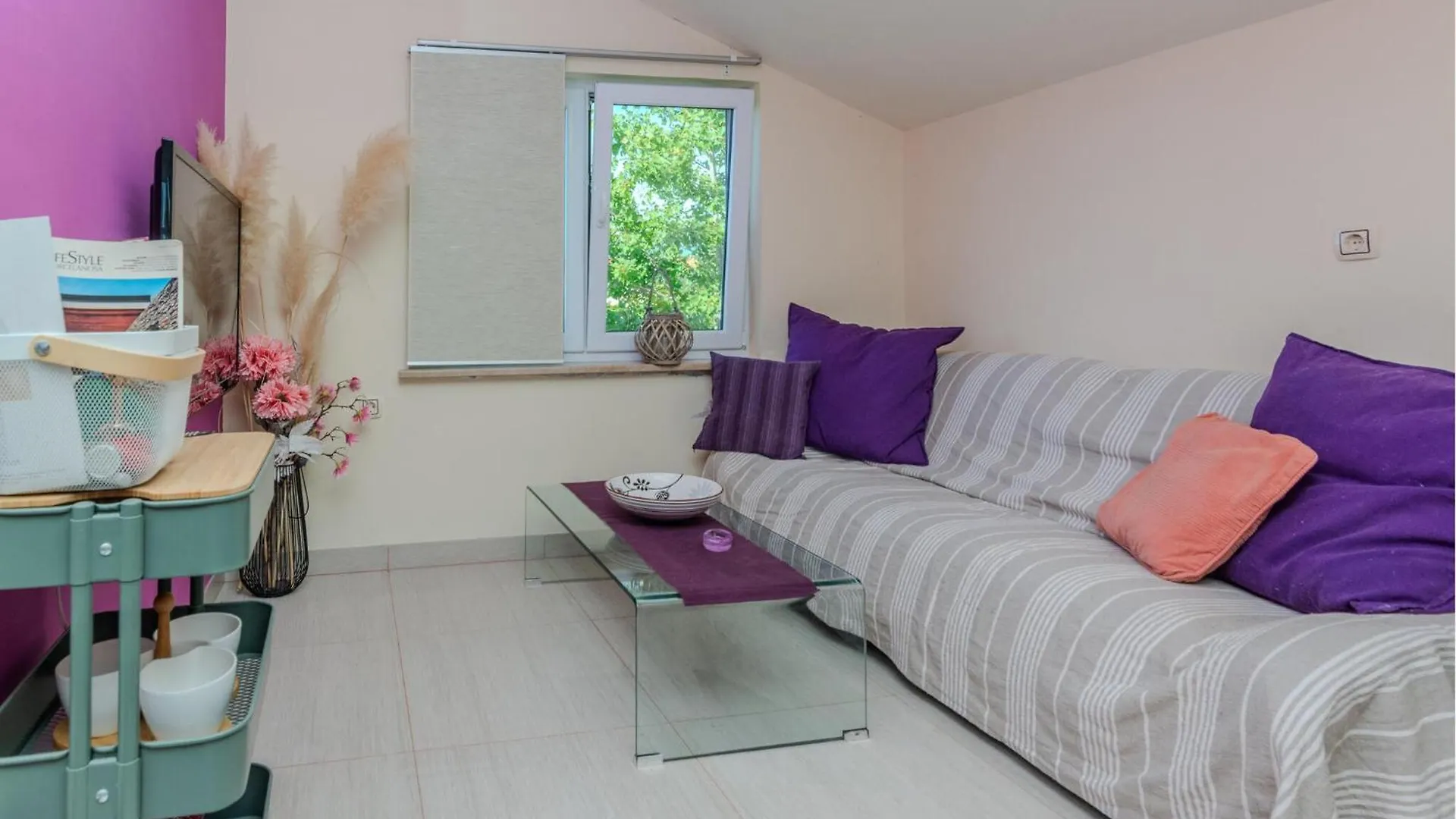 2 Bedroom Cozy Apartment In Nin