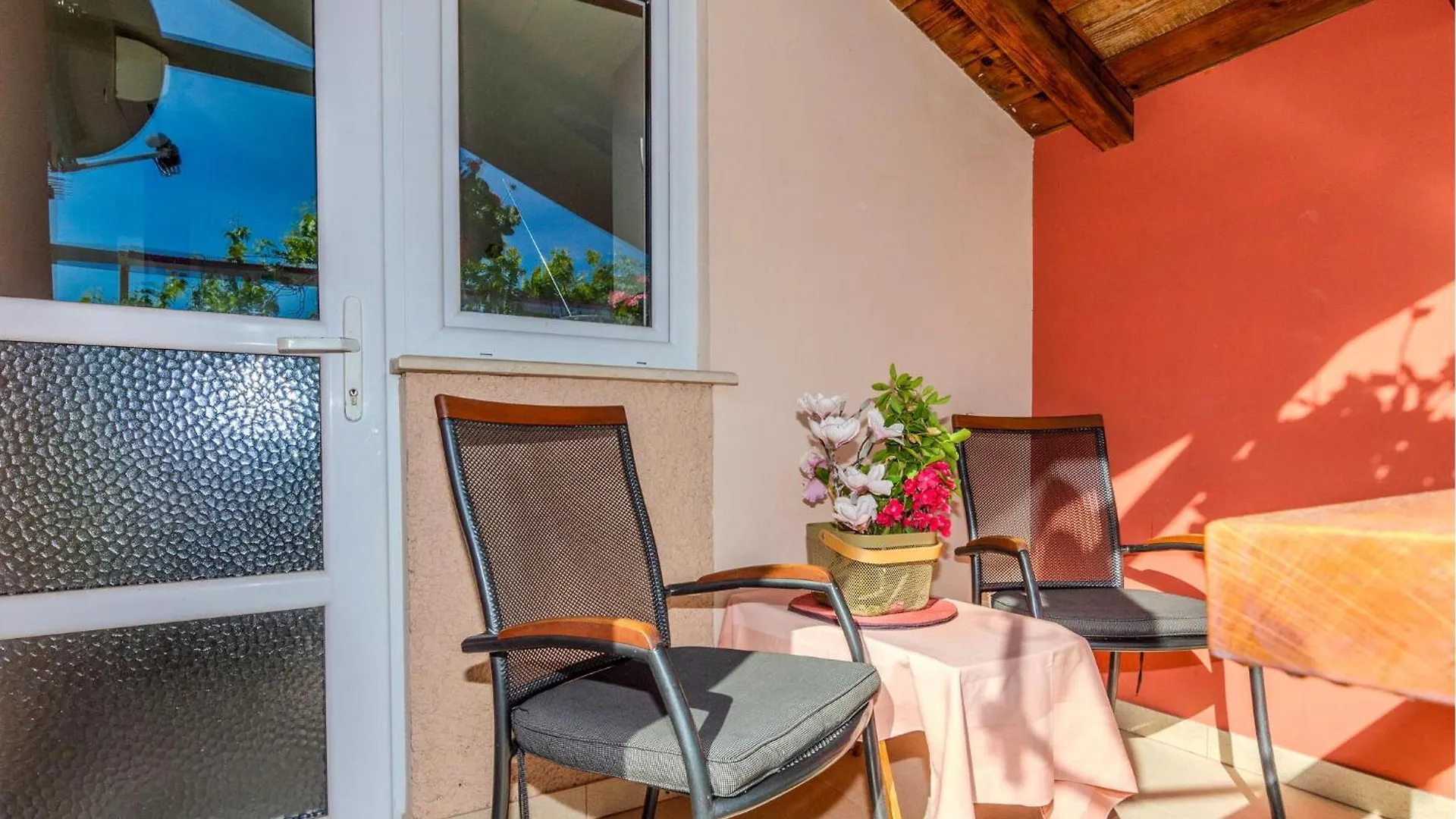2 Bedroom Cozy Apartment In Nin