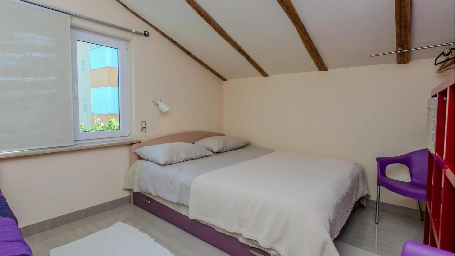 2 Bedroom Cozy Apartment In Nin 0*,